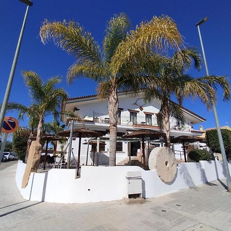 Hostal Espai Mediterrani ปัวเอบลาเดบัลโบโน ภายนอก รูปภาพ