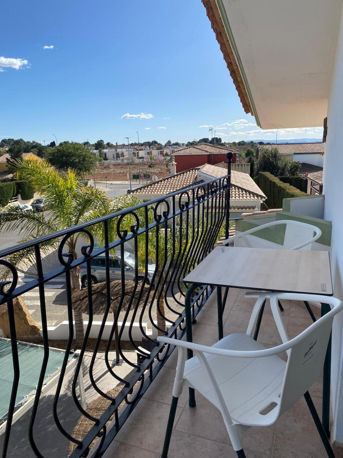 Hostal Espai Mediterrani ปัวเอบลาเดบัลโบโน ภายนอก รูปภาพ